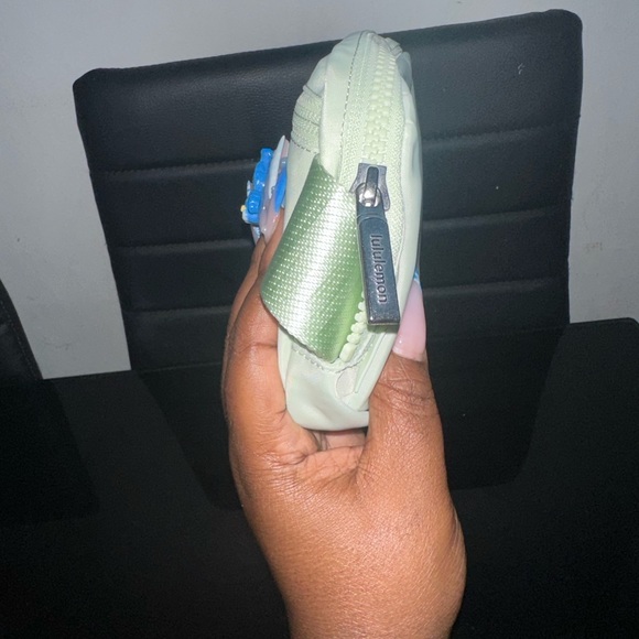 Lululemon Everywhere Belt Bag 1L- Kohlrabi Green/White - Picture 6 of 12